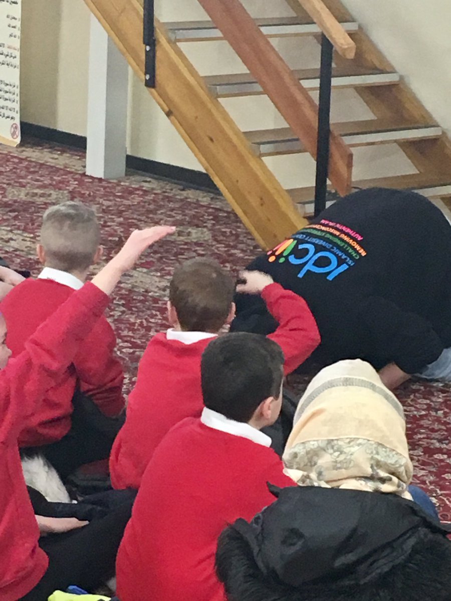 Our education team facilitated a #MosqueVisit for a group of year 5 students. The teacher said it was a wonderful opportunity for the kids!