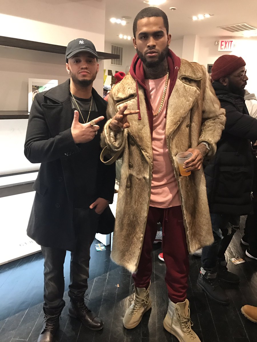 Jo3lVargas's tweet photo. With one the the real ones @DaveEast official dude showed me love 1 time #hiphop #newyork #bronx #HarleM #thefamily #jasonb #Lozoneros https://t.co/JonVAp9Mdd