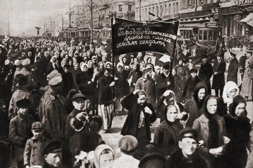 sovietvisuals's tweet image. The International Women’s Day demonstration in Petrograd on 8 March 1917 led to the overthrow of the tsar.