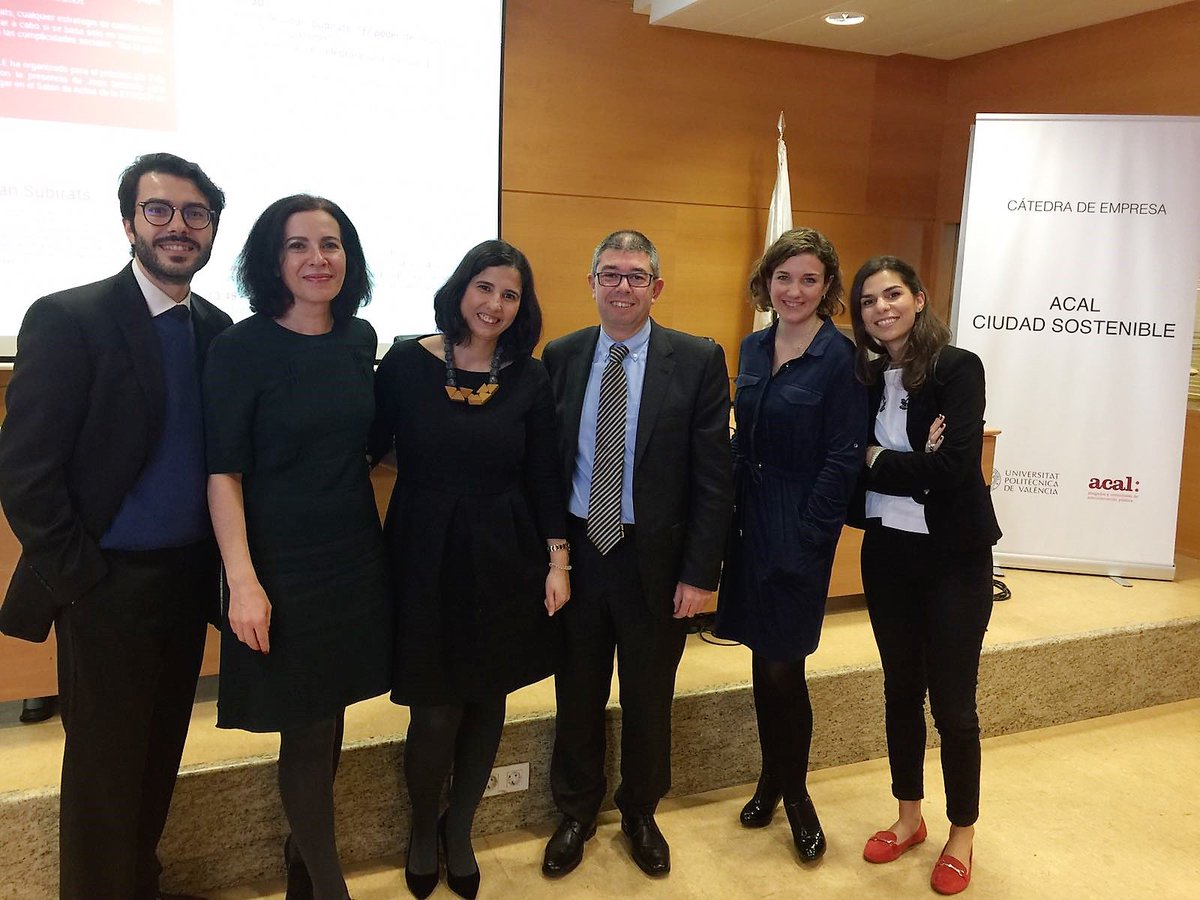 acalsl's tweet photo. Compañeros d ACAL en la jornada. Hoy con más ganas, si cabe, d ayudar a los gobiernos municipales en la gestión d lo público #catedraACALUPV https://t.co/J1aoDzt3sa