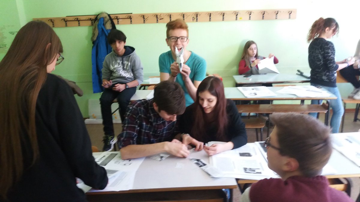 LaSiringa_'s tweet photo. Economia circolare a scuola: simpatici origami dalle fotocopie venute male! https://t.co/8JbPDp3thh