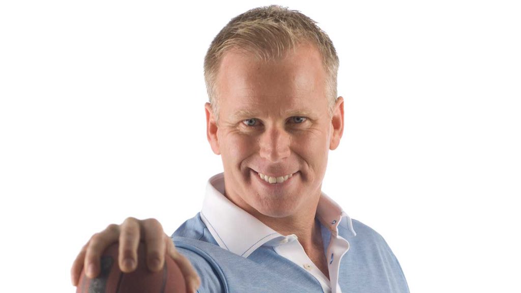 iNeedHam14's tweet photo. @gerrydee who wore it better? https://t.co/ZJ67QMuCjW