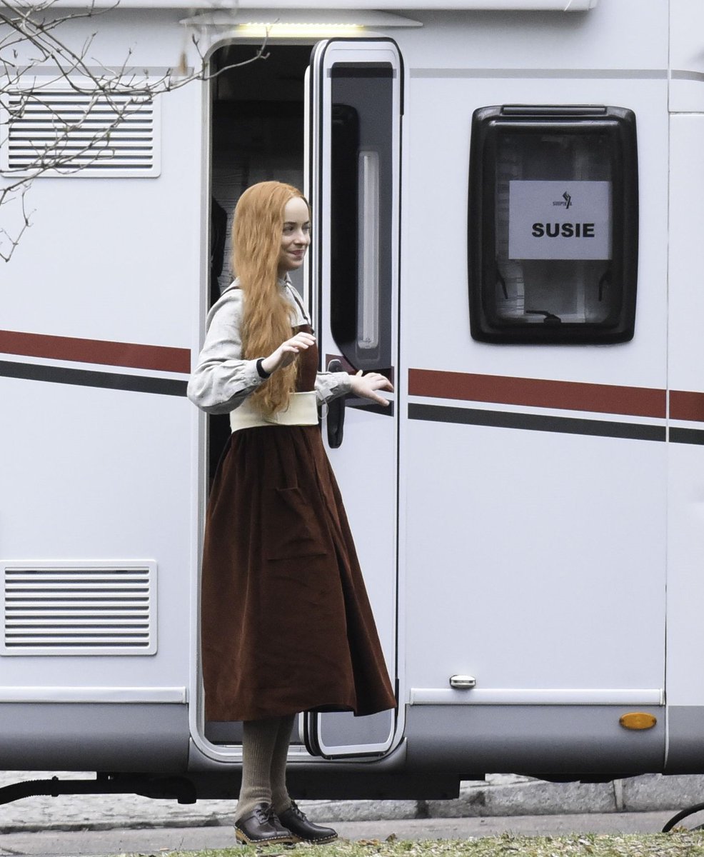 50ShadesItaly's tweet photo. NUOVE foto di #DakotaJohnson sul set del remake di #Suspiria https://t.co/5tYfya46BI