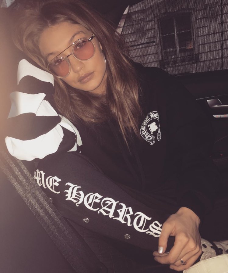 falling_xo's tweet image. I'm in love 😻 @GiGiHadid #ChromeHeartsxBella