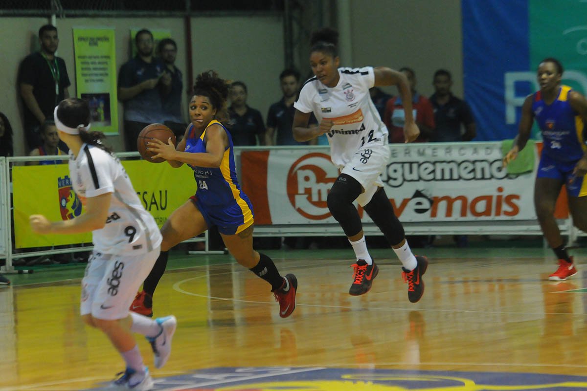 Direto de SP, LeiaJá transmite <a href="/Corinthians/">Corinthians</a> x <a href="/uninassaubasq/">Uninassau Basquete</a> leiaja.me/n3AvoP