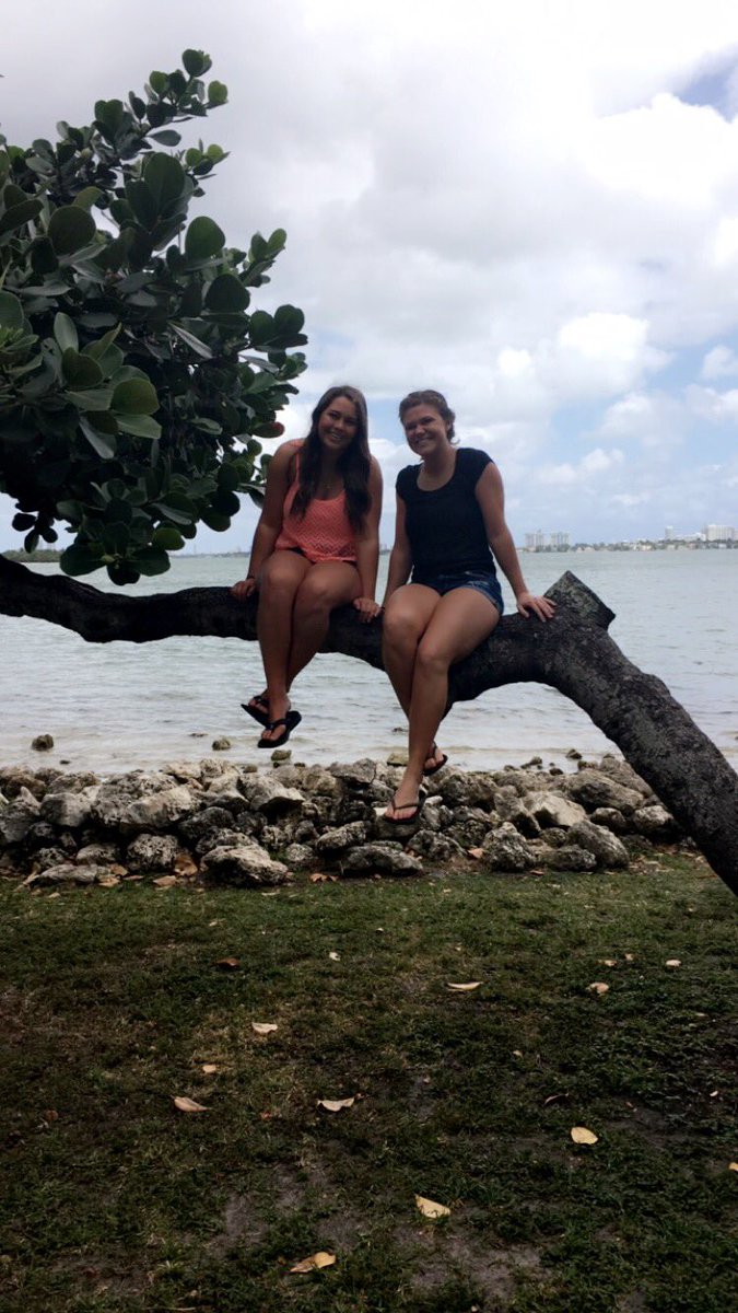 megan_rolf's tweet photo. Miami was the shit with these lovely people 💕🌴🍌🚤⚓️⛱ https://t.co/6Lk6ff3kgJ