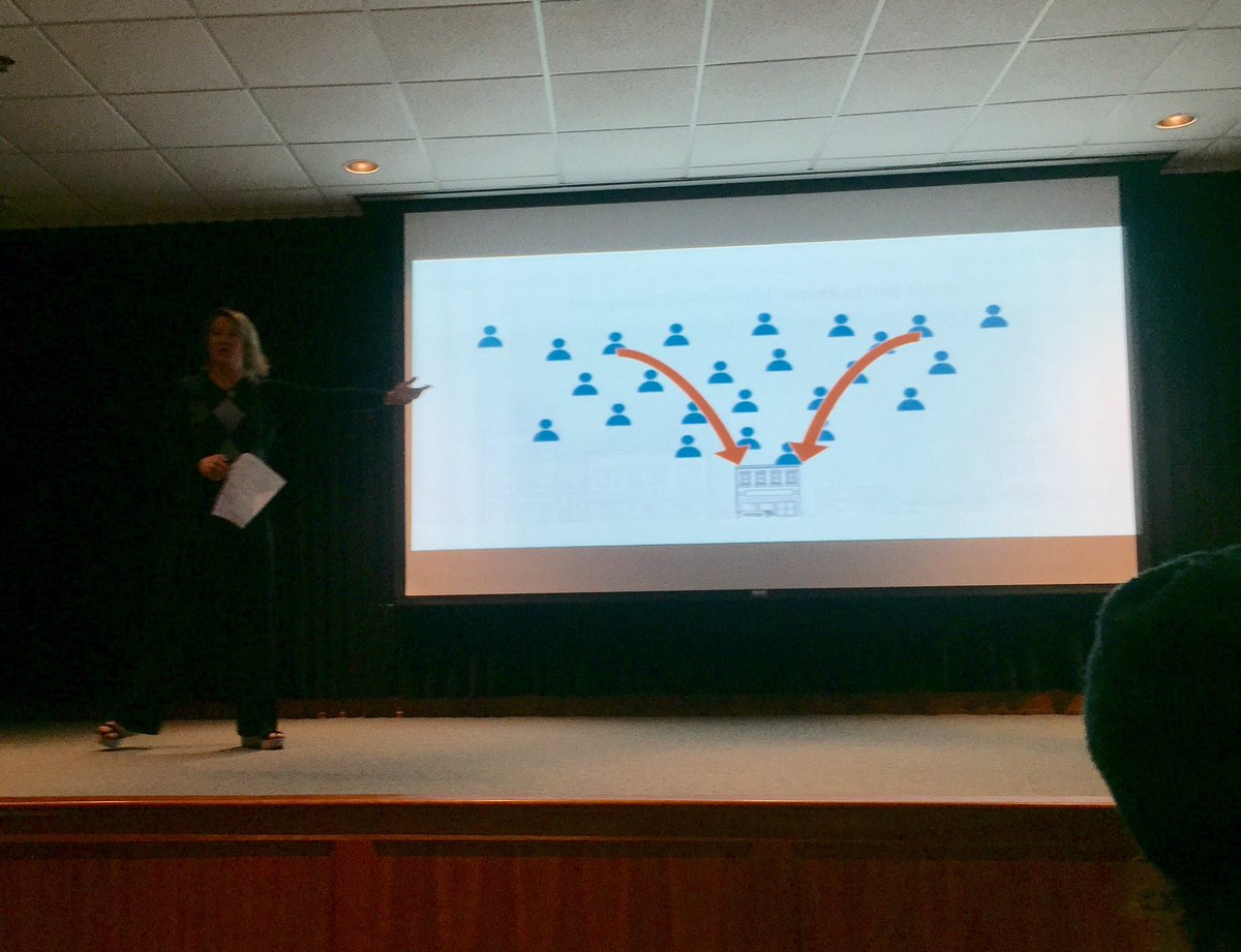 thatprgal's tweet photo. Getting my social media geek on at a seminar with @heatherkjackson at @SNHU. #ahacc https://t.co/FA3uLIV2Y4