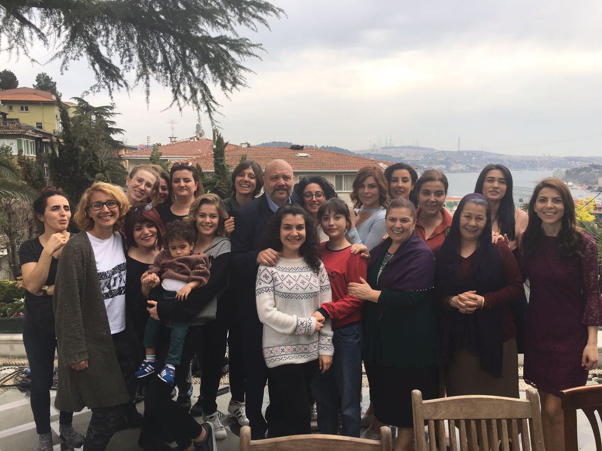 taylan1789's tweet photo. Bu başarılı dingilin arkasında 17 kadın var. https://t.co/mzJZQ3T0Gl