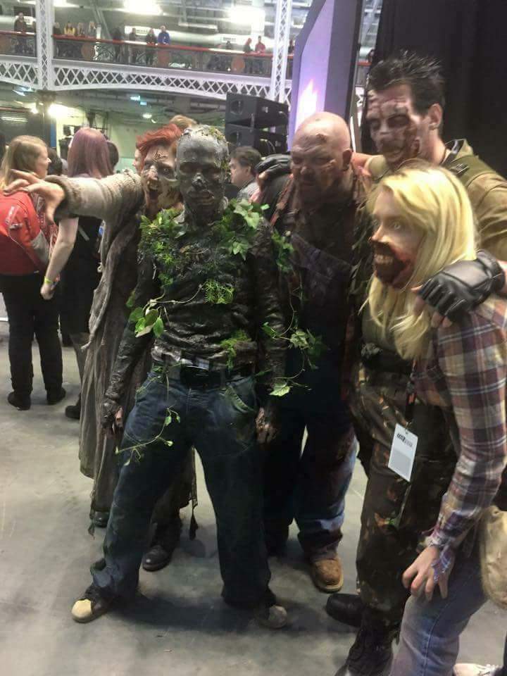 Raymondbuck6's tweet image. Zombie family @events2scare @deadpose666 @UndeadWalkingFS @SV_Ephelant - u need to b at #walkerstalkerlondon2018...