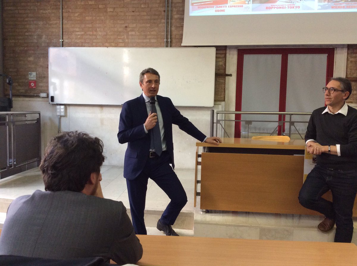 IMartorina's tweet photo. Nello sviluppo di carriera di un manager: basi economiche, competenze marketing e vendite e non aver paura dei cambiamenti @top1 @CaFoscari https://t.co/sjjlg44k1w