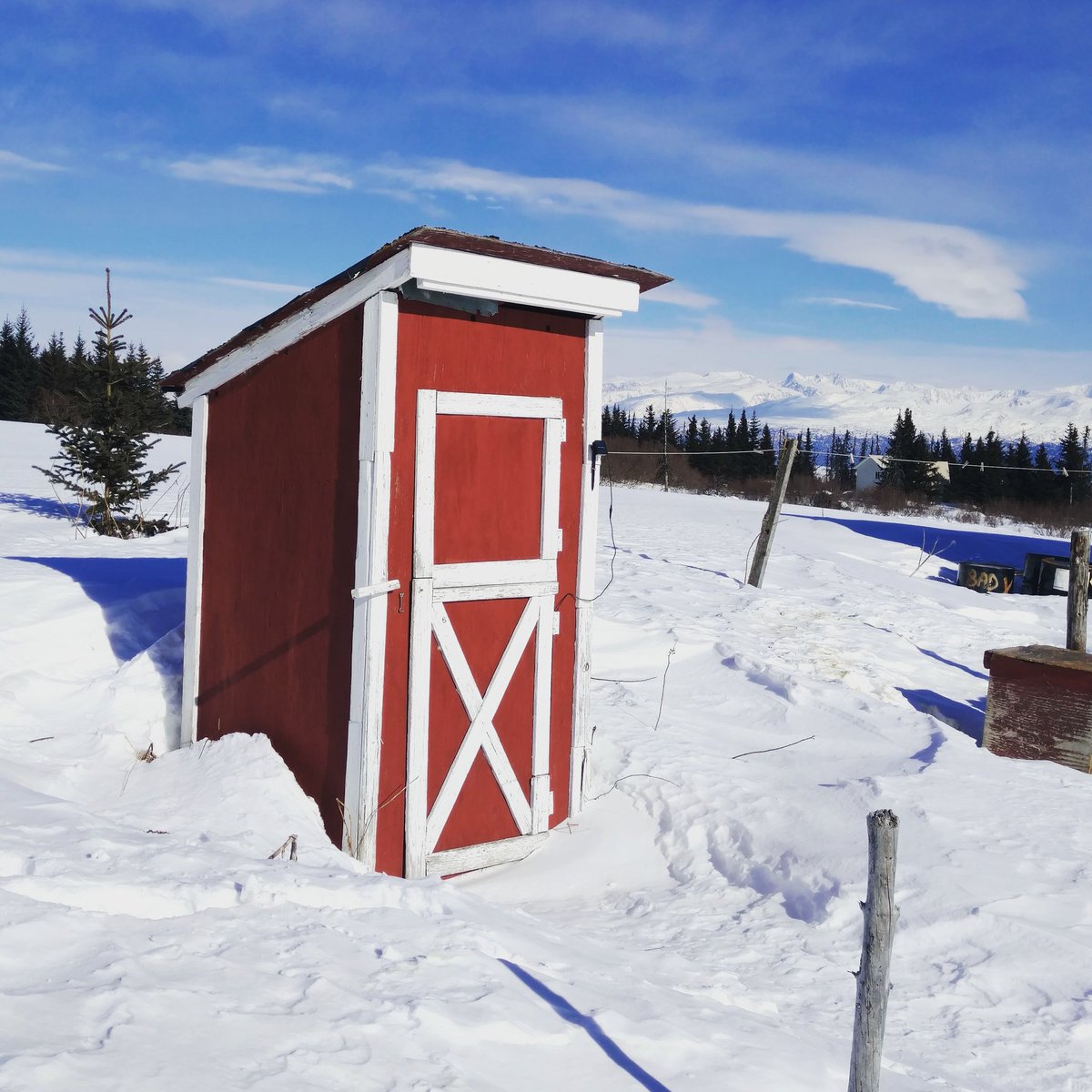 kilomike91's tweet photo. #alaskalife #outhousesoftwitter https://t.co/exSzlVwT4A