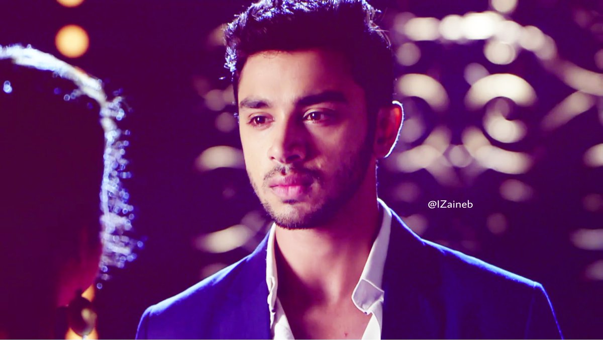 IZaineb's tweet photo. That moment when she saw him standing, at the end of the hall. He looked so different, so lost. Those tears that smile 😭💔 #LeeRa #MRMRW https://t.co/sbwFRRbJF7