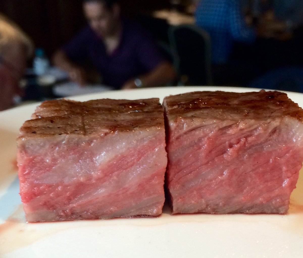 endofthebitumen's tweet photo. #marbling #tender #juicy #flavoursome 2017 @AustWagyuAssoc #BrandedBeefCompetition @eatonshillhotel #nofatnoflavour https://t.co/WXaGbHIr3n