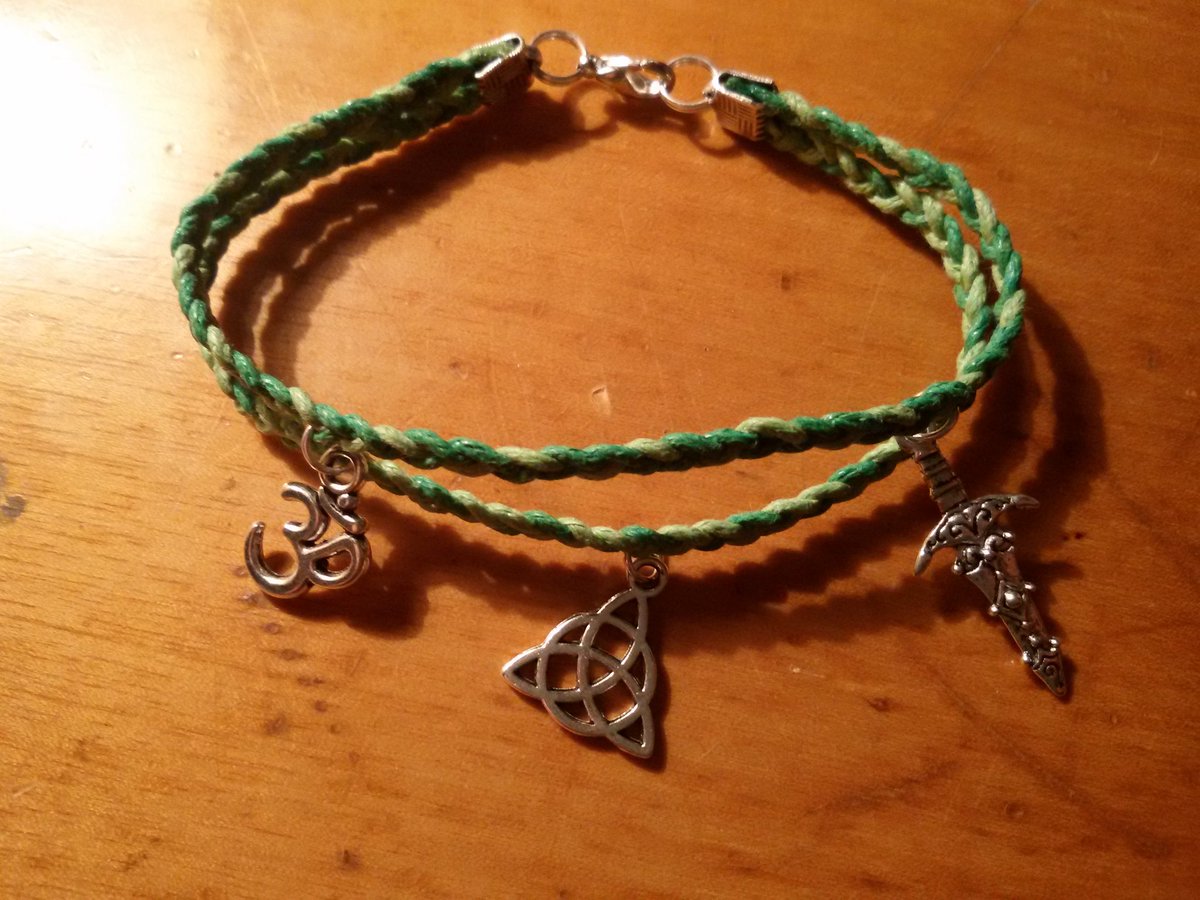 CharmedPerSempe's tweet photo. Also selling this #CharmedBracelets! Do u want any? #OwnCraft made w/ #CharmedCharms 
Diferent colors, diferent variants...
#Charmed https://t.co/LssgJLlBu6