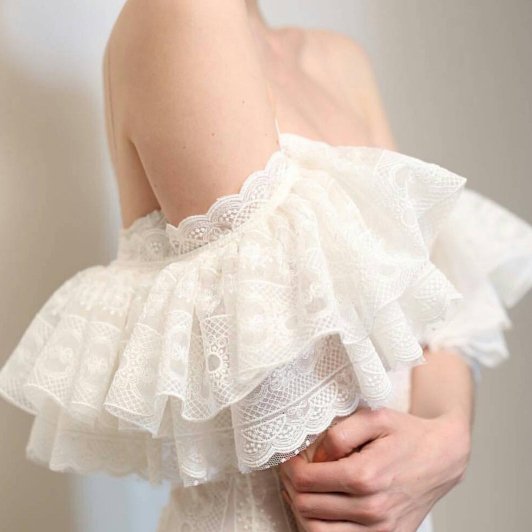 cbarkweddings's tweet photo. #bride #weddingdress #weddinggown #offshoulder #lace #weddingdesigner #bridalfashion #photography #weddingphotography #wedding #weddings https://t.co/x2jOf92On0