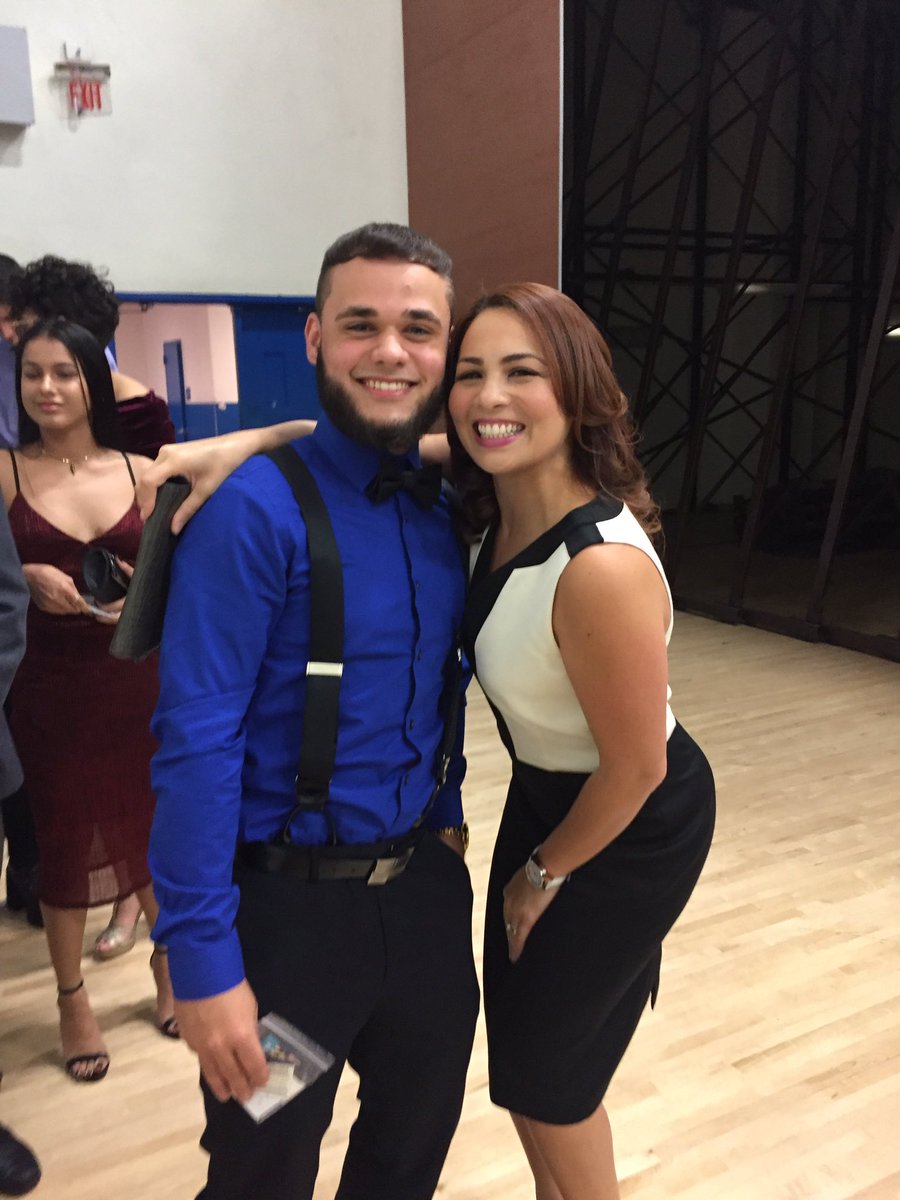 EduGator15's tweet photo. Ring Ceremony! Class of 2018 on deck! Congrats guys!!! 🙌🏻🤗😎 https://t.co/FFvKcKo9la