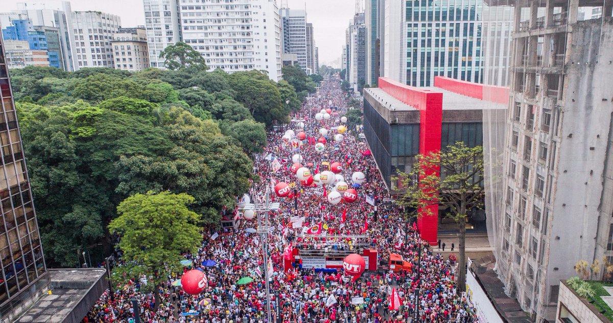#FOTO | Casi un millón de personas en las calles de #Brasil rechazando las políticas de <a href="/MichelTemer/">Michel Temer</a> #15M #QueroMeAposentar #GreveGeral