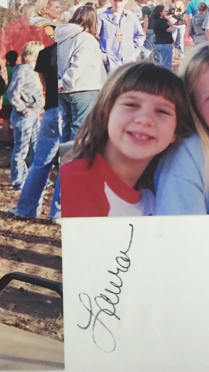SierrraaNichols's tweet photo. When people think that you are your little sister when I was younger @Laura_nichols_ https://t.co/3Xfgcrt8km