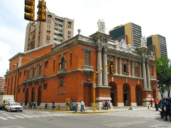 boatoart's tweet photo. #SabiasQue En 1905 fue inaugurado, por el presidente Cipriano Castro, el Teatro Nacional de Venezuela, unos delos íconos culturales del país https://t.co/qwgRsPR3vD