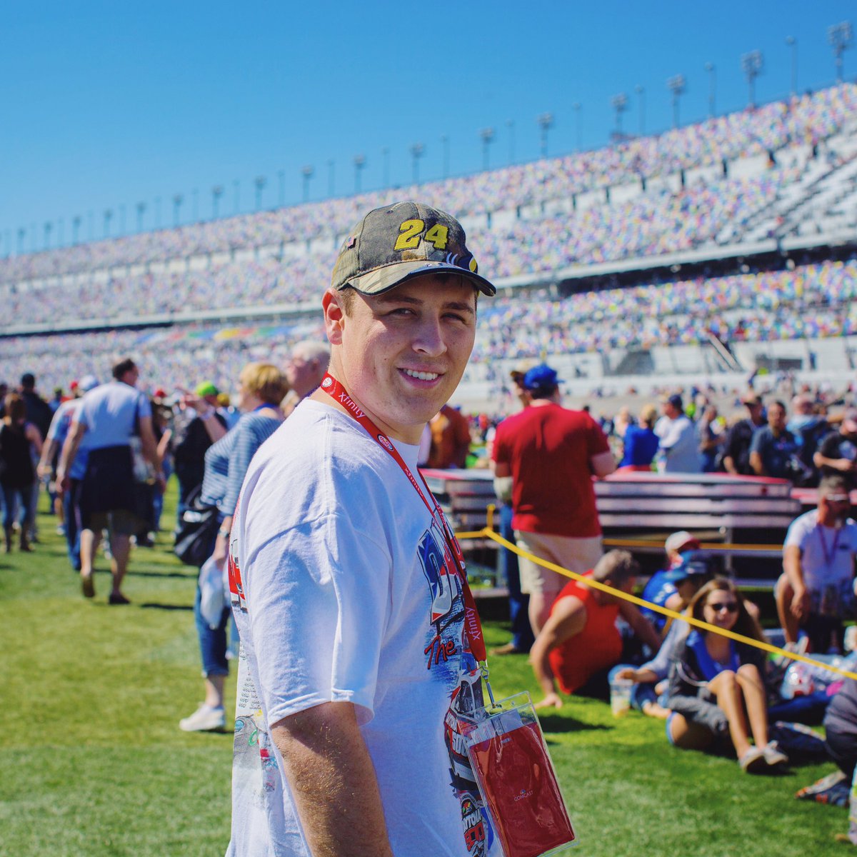 aliwithaneyeX's tweet photo. We โค๏ธ @NASCAR ๐๐๐๐จ๐๐ #Nascar #Daytona500 #Boyfriend #AliWithAnEye https://t.co/0TlmVFaA4W