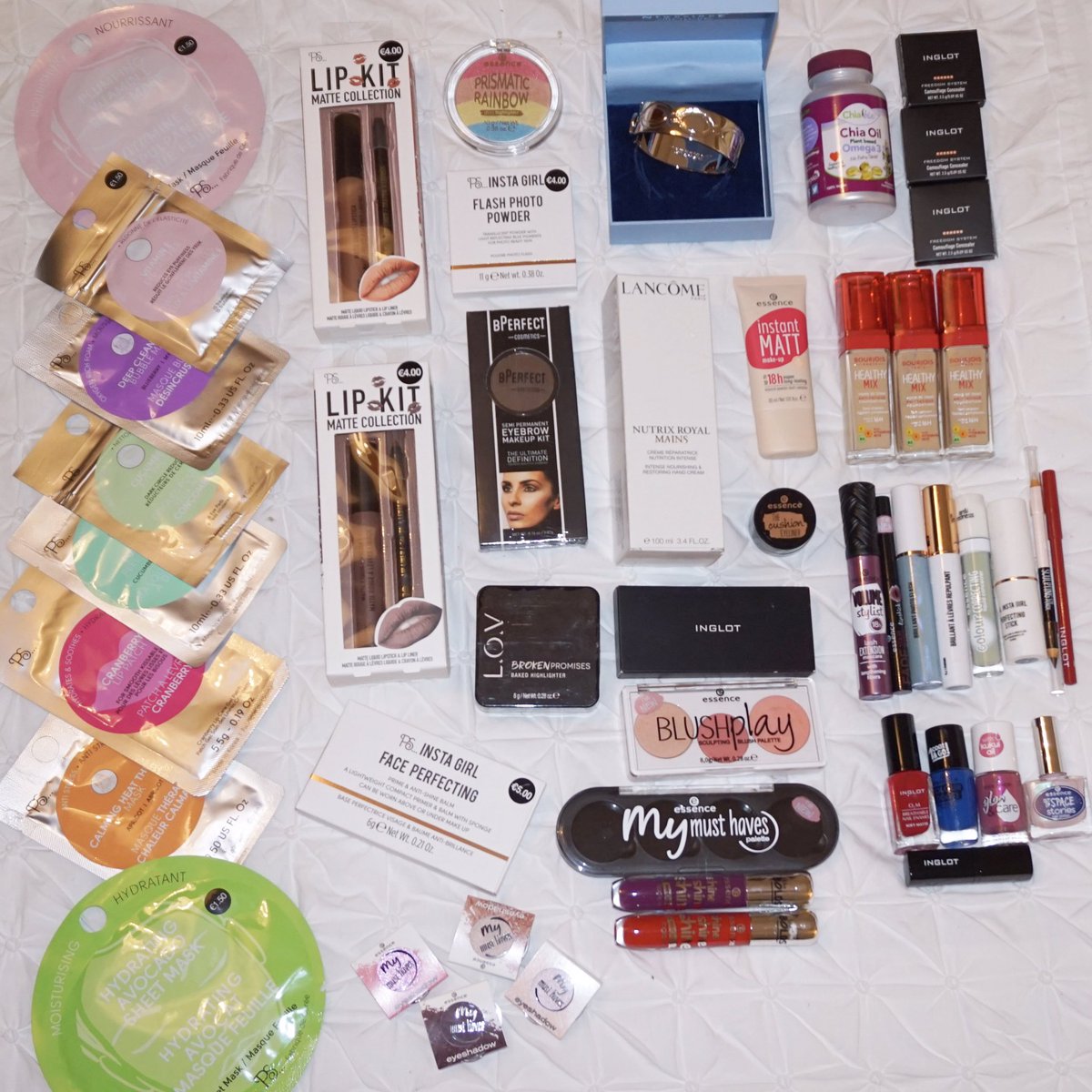 joanne_larby's tweet photo. FOLLOW and RETWEET to win 🌈 #makeupfairygiveaway https://t.co/dJo8Bqe0Dv