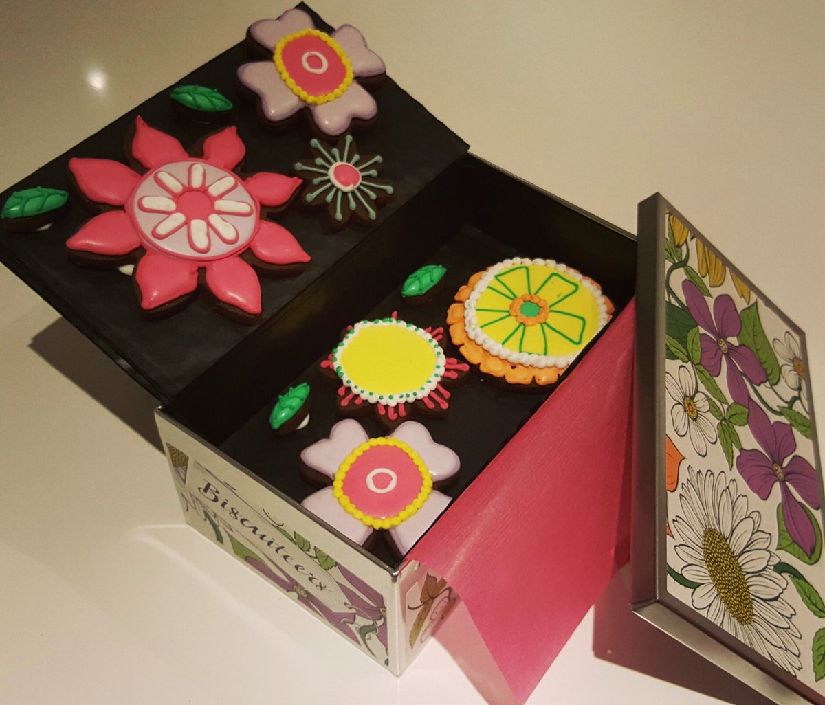 Smitz_A's tweet photo. ThankYou @uptownadam &amp; team for your warm wishes. You made my day with these little delights from @BiscuiteersLtd 100% biscuit happiness! 😋 https://t.co/7tXssWfigB