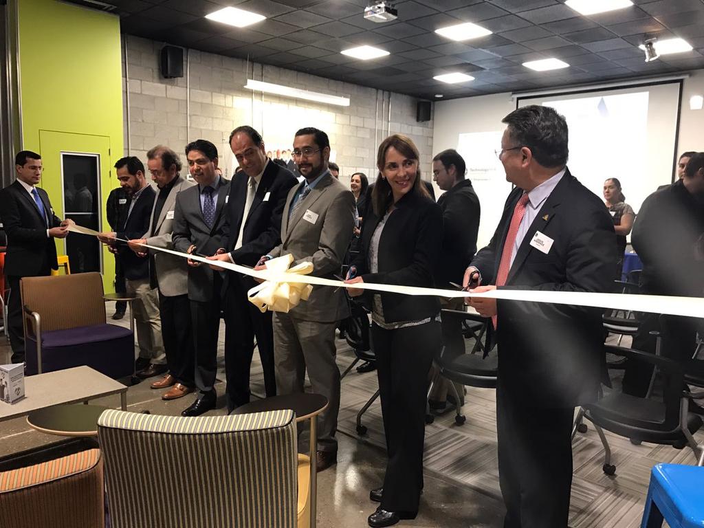 jfmoreno70's tweet photo. En @TechHUBjuarez presentamos programas de @NafinOficial para pymes y emprendedores https://t.co/CF2qgwnAQN