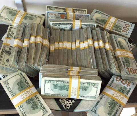 MikeApartment's tweet photo. Money Is Always Sunny In The Rich Man's World ;) ;)  ..... https://t.co/ZRk7SEX2pz