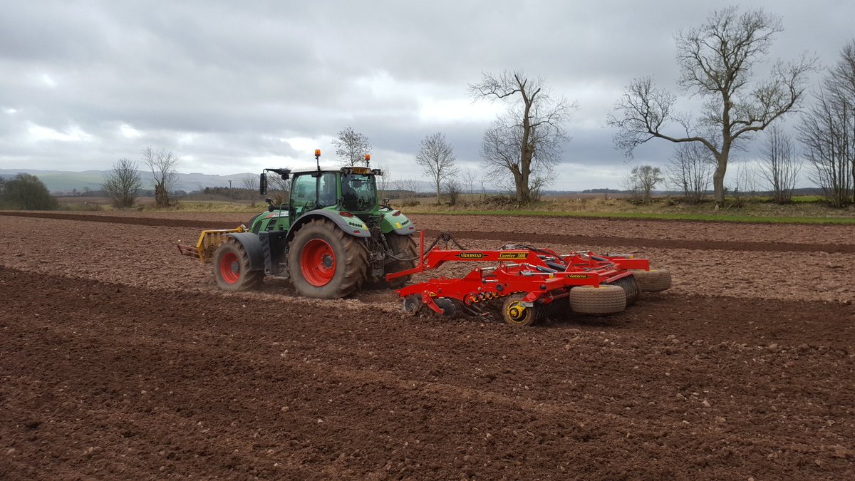 arableventures's tweet photo. #vadersdad carrier working down ground ready to plant #raspberries https://t.co/8QbF7V46Bt