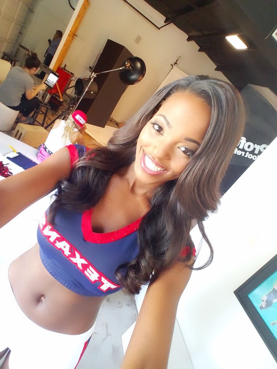 joshuaiancooper's tweet photo. Sending #WCW love to this gorgeous beauty @HTC_Adriana aka #MsMarch ❤😻😘👩🏾💚👙🌊☀️💚🍀 https://t.co/euhi13B7Kt