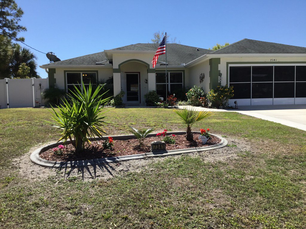 RawlingsRealtor's tweet photo. Are you looking for a 2007 built 4/2/2 with a cleared extra lot? https://t.co/Up5b9ikAzU https://t.co/HZ2rqLtoi8