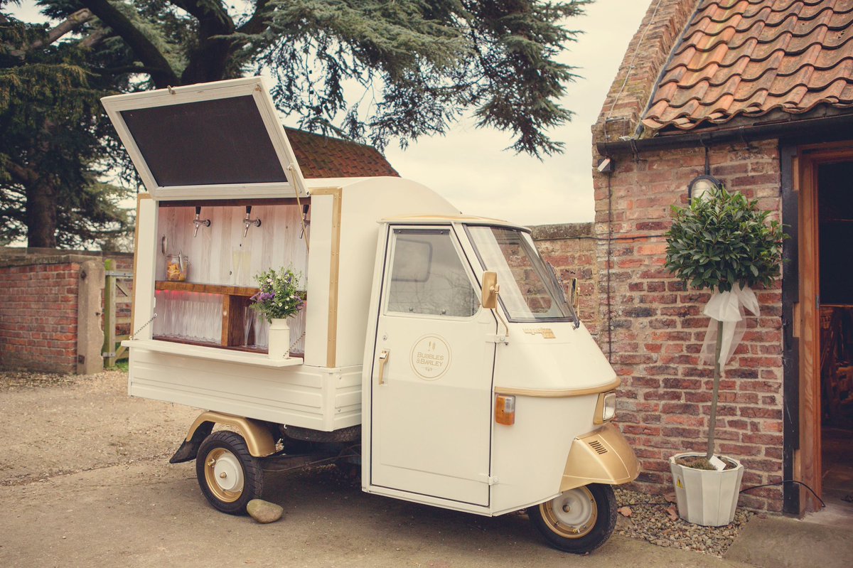 #Yorkshirehour our vintage van will be sure to turn heads  for any type of event you are hosting this spring #bubblesontap