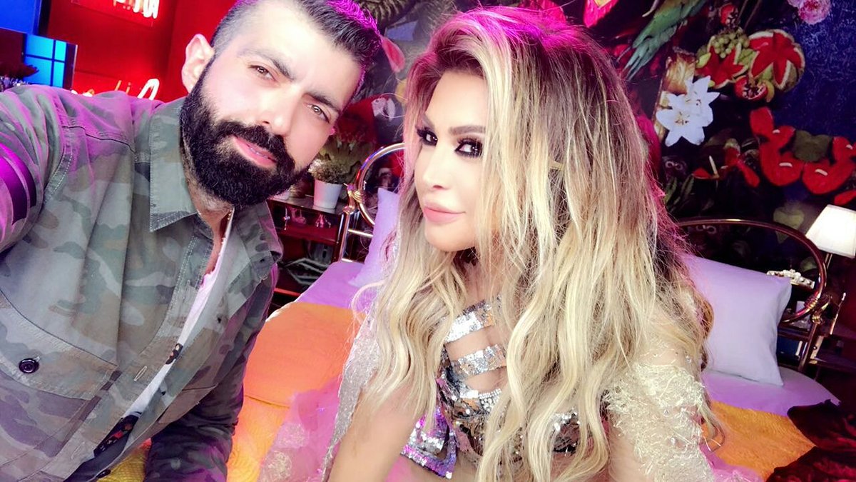 ETbilLibya's tweet photo. #بالصور الفنانة #نوال_الزغبي من كواليس #فيديو_الكليب  #تولع إخراج @BouEidJoe
@NawalElZoghbi
#NawalElZoghbi
#etbillibya https://t.co/nDd9HjIPxA