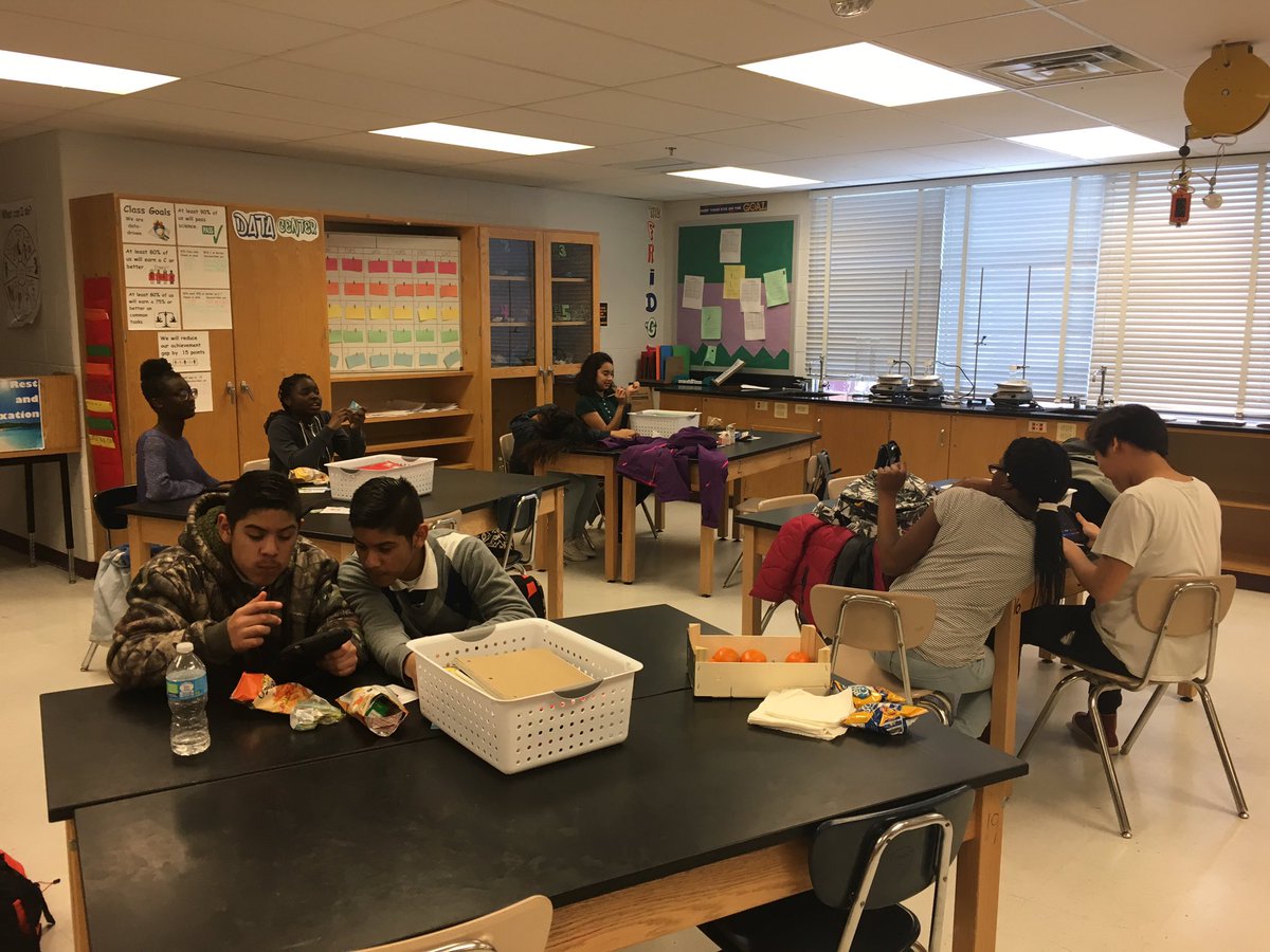 MandiWyndham's tweet photo. Let's edit @MVMS_MCPS with the #MVMSExplorers! @mymcmedia #youthmedia #healthychoices #mediaproject #editingwithapps https://t.co/gyAS9Ex1y9