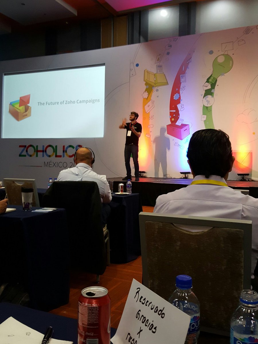 ToscanA0's tweet photo. #ZoholicsMX17 the future of Zoho Campaigns https://t.co/i6iFvSWfy2