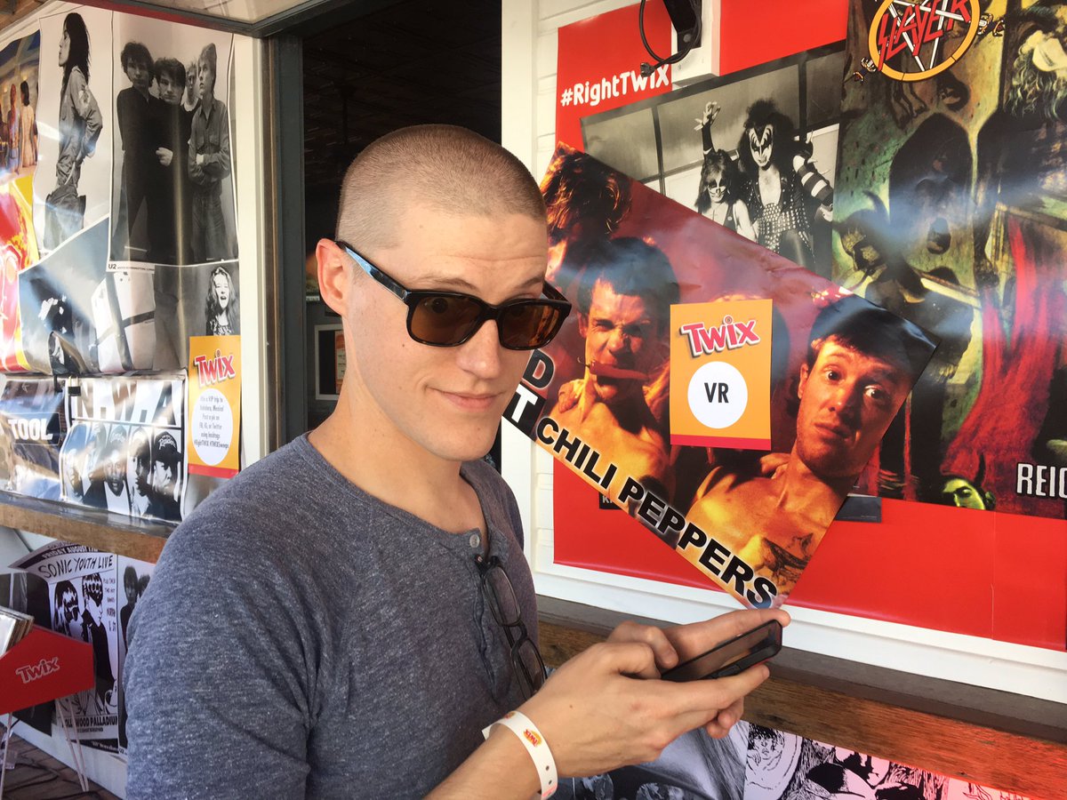 FilmsAgainst's tweet photo. Awesome VR experience at the Twix bar at #sxsw2017. #righttwix #twixsweeps https://t.co/WeqCt6U6Tj