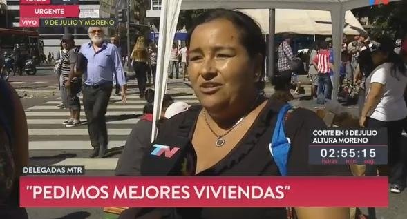 ferbeg59's tweet photo. Que tal si le avisan a la Sra que antes de pedir, tiene que dar.
La nacionalidad es un honor, no una carta abierta
#Respetenos
#NoCalifica https://t.co/a7uTXQFw2F