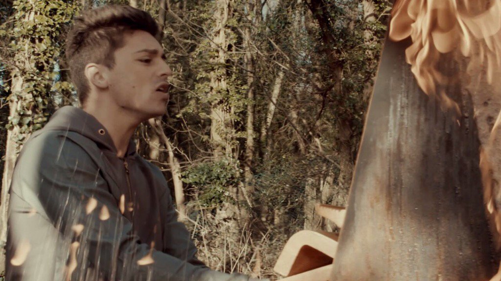 kelly_devries20's tweet photo. #NowWatching Talk by @JosephDevries on @Vevo_uk for iPhone ♫ @JosephDevries  https://t.co/OjylspkqcC https://t.co/RYBiB4Hah7