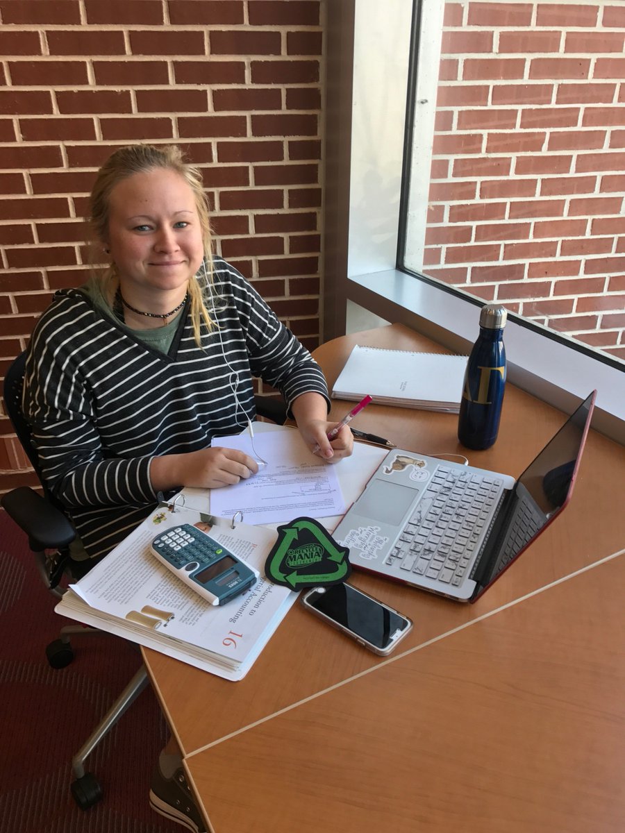 GCGoGreen's tweet photo. GC students have been caught #GreenHanded today. Keep those reusable water bottles handy! https://t.co/dP03nO9l3I