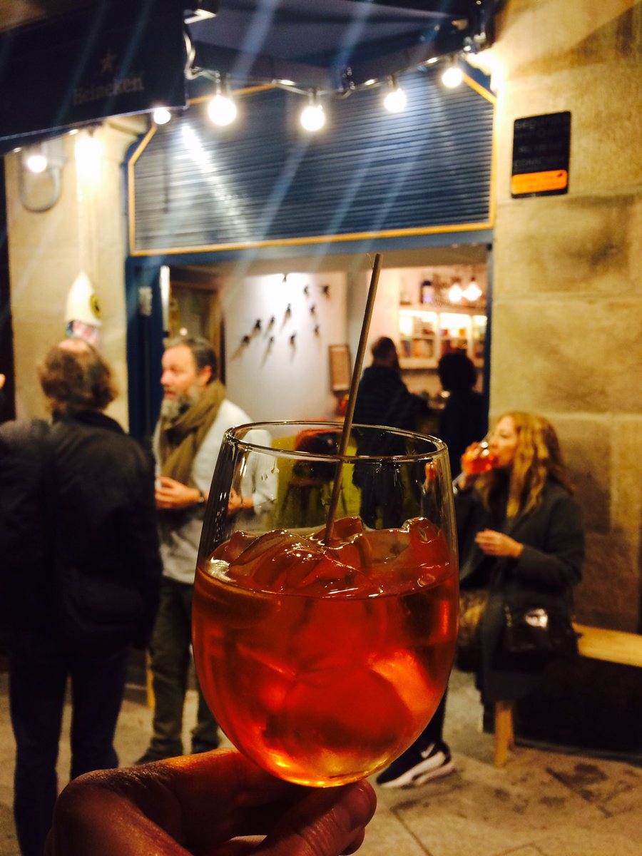 luciaSanagustin's tweet photo. Txakoli-Spritz! Invención de @el_laterio en #bilbaoLaVieja Bueniiiiiísimo :) https://t.co/G11T7BKLgm