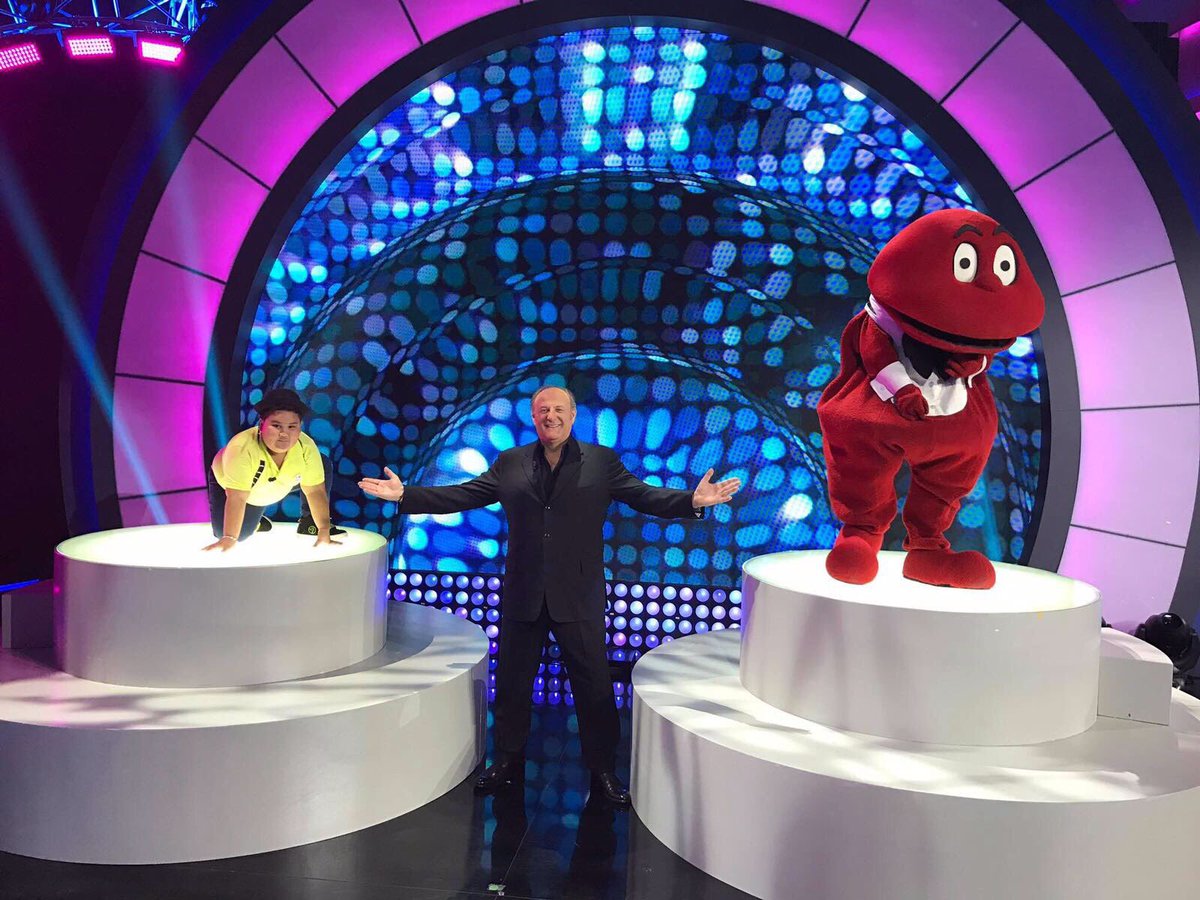 LittleBigShowIT's tweet photo. È più bravo #Balang o è più bravo il #Gabibbo? Lo deciderà il palcoscenico di #LittleBigShow! https://t.co/a6zIp8JKvq