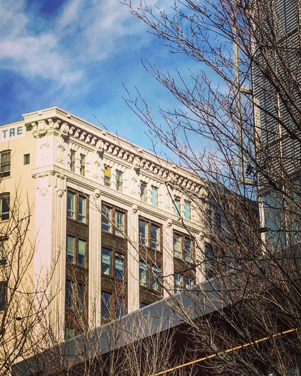 AinleySusan's tweet photo. A little bit of old against the new #manitobahydrobuilding #pegtecture #finditdowntown #prairiesky https://t.co/WI49VwXCTh