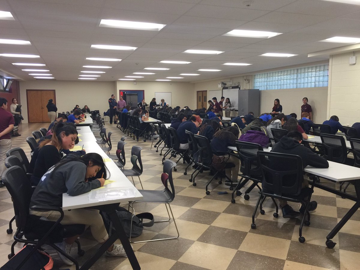 annavanasselt's tweet photo. @FreedomD100 and @HeritageD100 looking good at the math competition today! #bsd100math https://t.co/Y0XN3BNMtU
