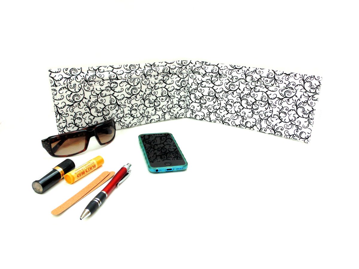 NancyEllenSt's tweet photo. Purse organizer, 5 pockets, black and white, drop-in style organizer for to… https://t.co/tOyWoWZEHb #Etsy #5Pockets https://t.co/ruoPz0AhdD