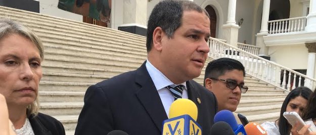 VoluntadPopular's tweet photo. Comisión de Política Exterior apoyó informe de Almagro y solicita dar continuidad a Carta Democrática https://t.co/vOUQA43IYv https://t.co/agszrbrsDj