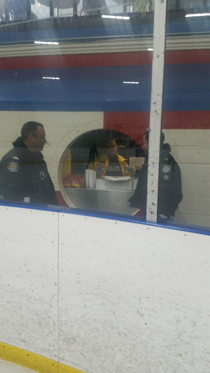 TPS41DivNH's tweet photo. Skate Day. Thanks @youthinpolicing #HowWeDoItTPS #TPS41Div https://t.co/TZ0fIsBgbY