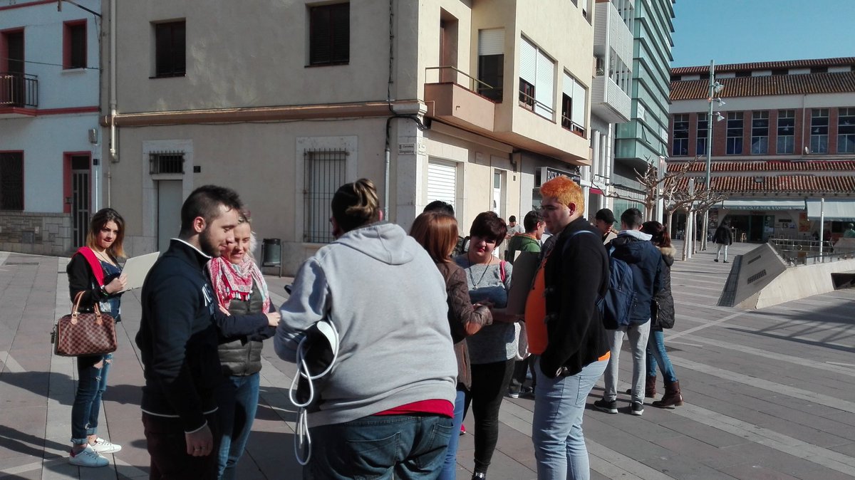 jovesebre's tweet photo. Visita al Pij d@ajamposta  i l'oficina jove @montsiajove.Coneixement de l'entorn per millorar la capacitat d'emancipació #novesoportunitats https://t.co/D6HX52fYnZ