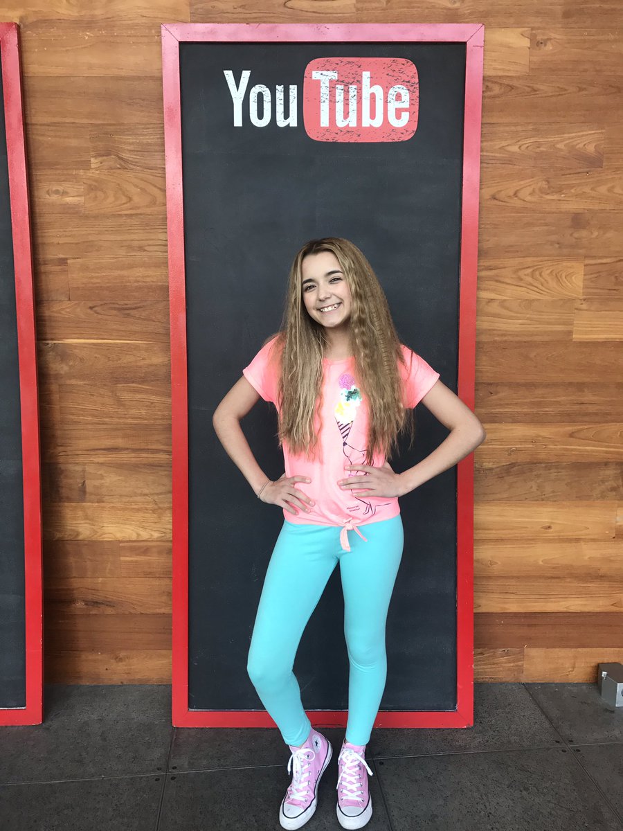 SierraBOfficial's tweet photo. Missing #youtubespacela already:( But I can't wait for you to see what we have been working on😊💗 #grateful #besttimeever #KBBestTimeEver https://t.co/HHVAcQbpyu