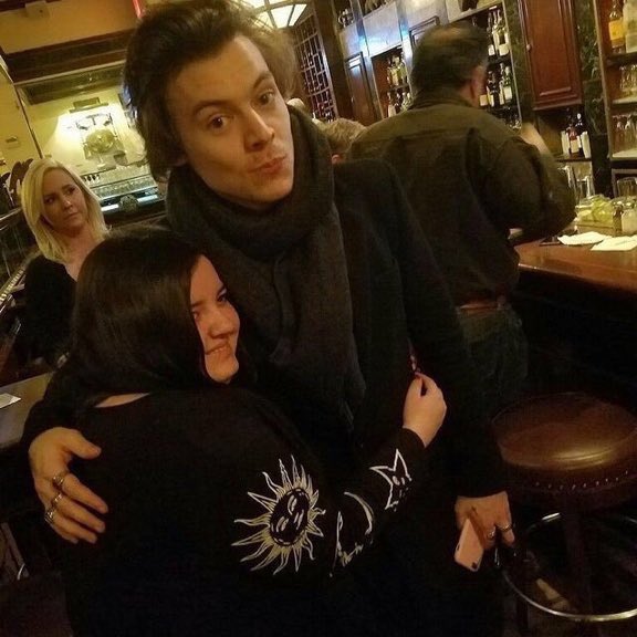 Sui_Group's tweet image. Harry con fans ayer en NYC.