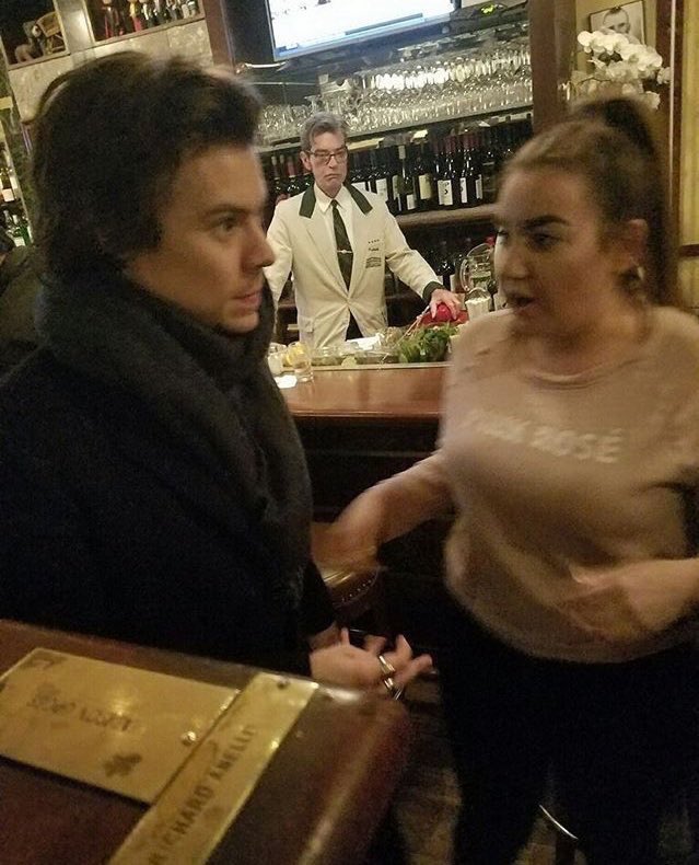 Sui_Group's tweet image. Harry con fans ayer en NYC.